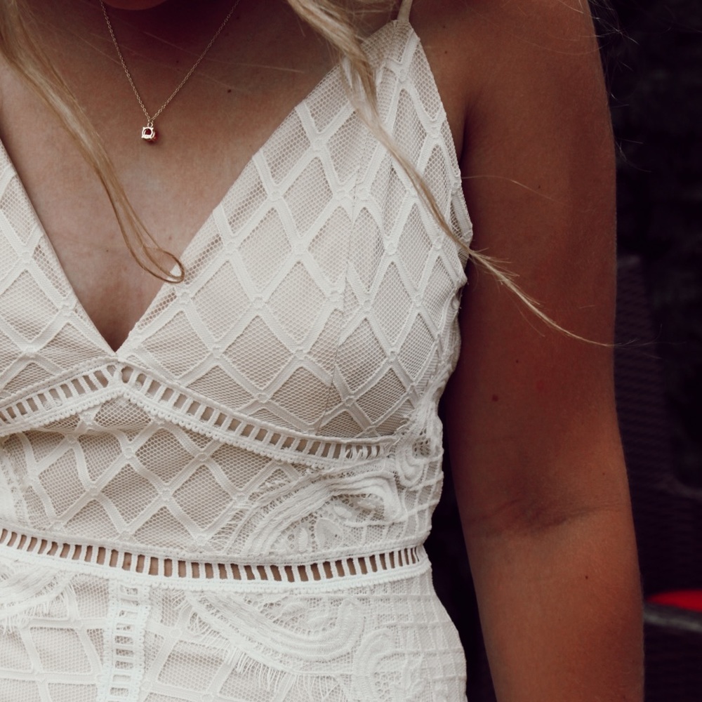 TOBI WHITE LACE MINI DRESS